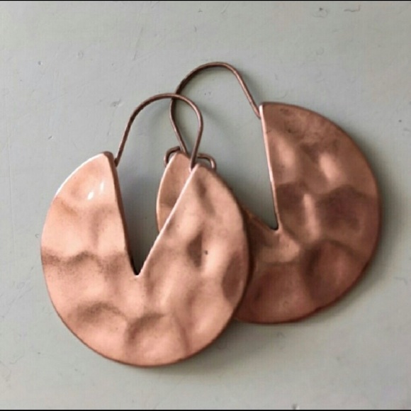 ‼️LOW STOCK‼️ Hammered Rounds Hinge Hoop Earrings - Picture 8 of 8